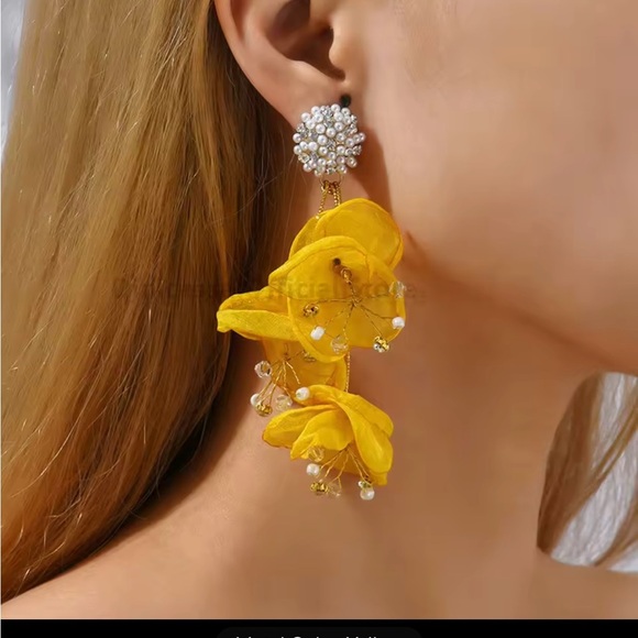 Summer vibe Yellow Floral Drop Earrings - Picture 1 of 12